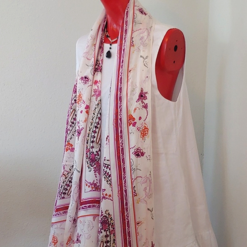 White House Black Market Oblong Scarf in Pale Orchid and Ecru White NWT - Picture 5 of 12